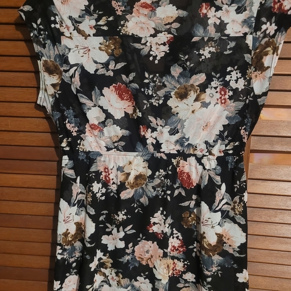 Siren Lily Black and Cream Floral Maternity Blouse Sz Small Sheer - Picture 3 of 8